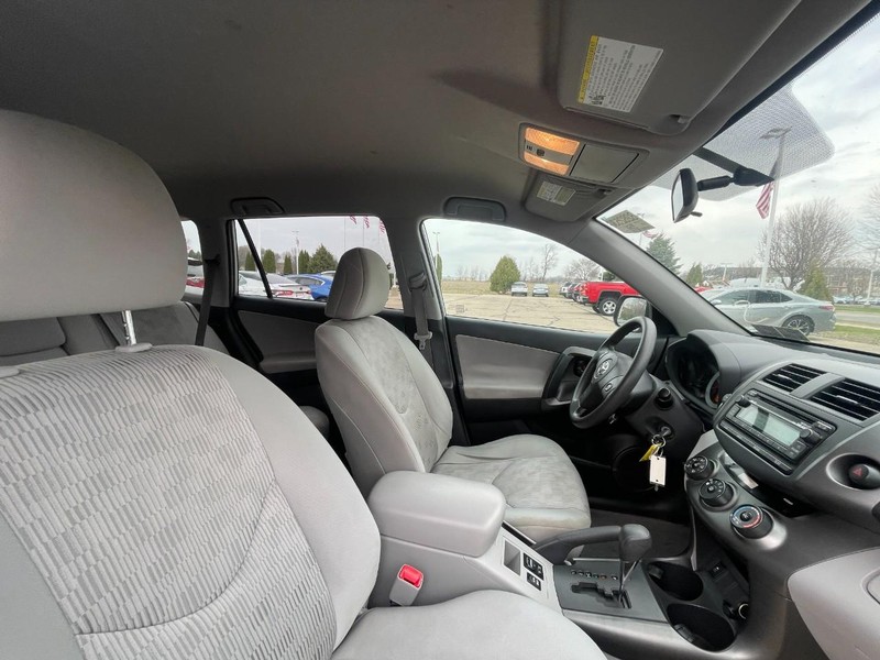 Toyota RAV4 Vehicle Image 03