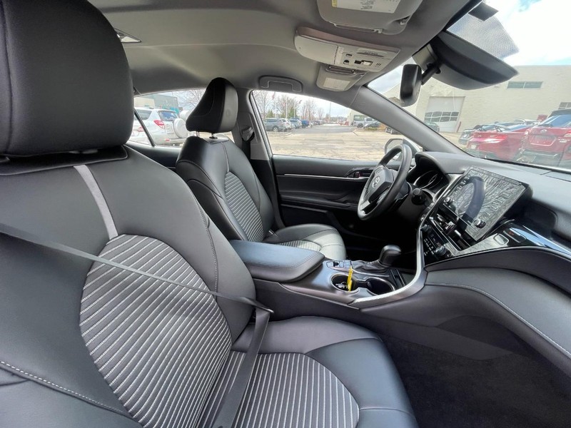 Toyota Camry Vehicle Image 03
