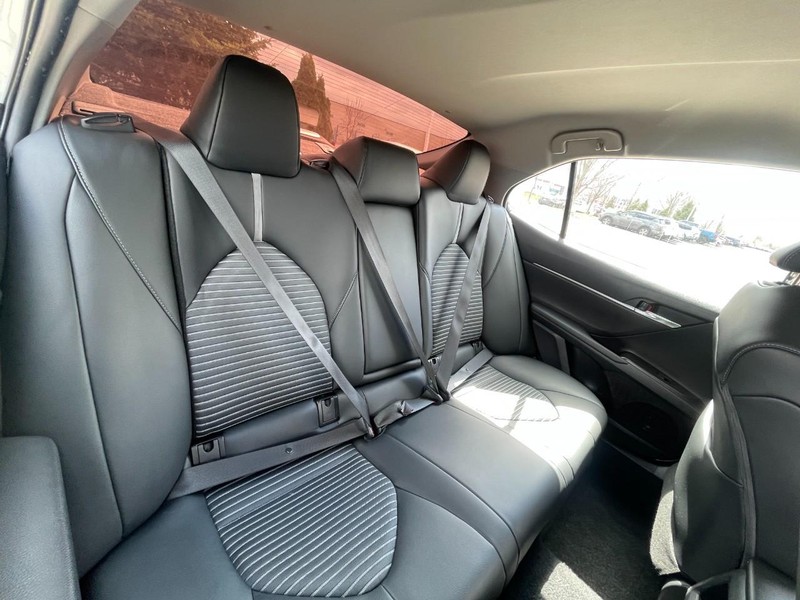 Toyota Camry Vehicle Image 04