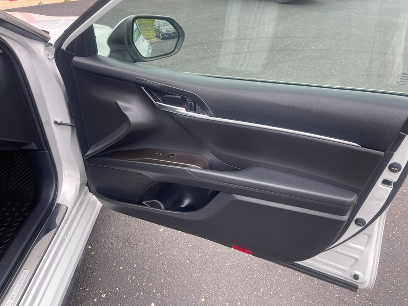 Toyota Camry Vehicle Image 10
