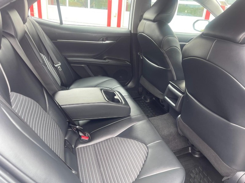 Toyota Camry Vehicle Image 11