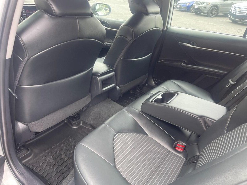 Toyota Camry Vehicle Image 15