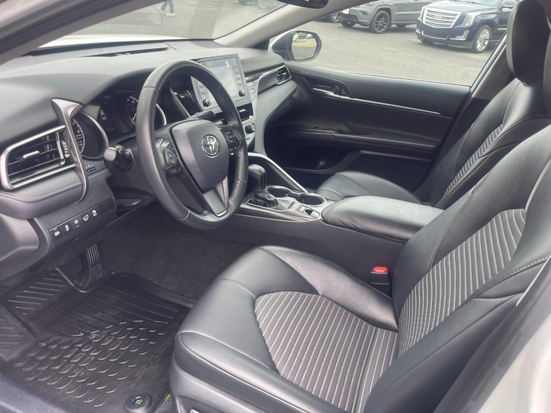 Toyota Camry Vehicle Image 16