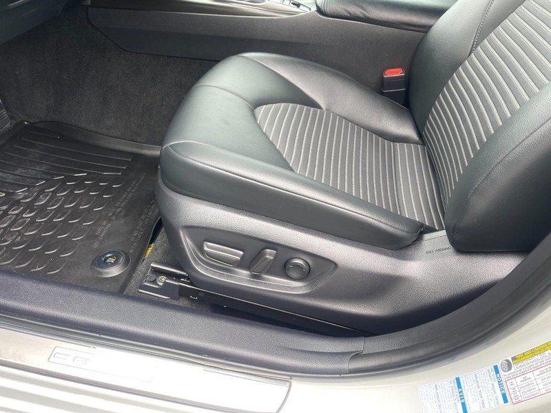 Toyota Camry Vehicle Image 17