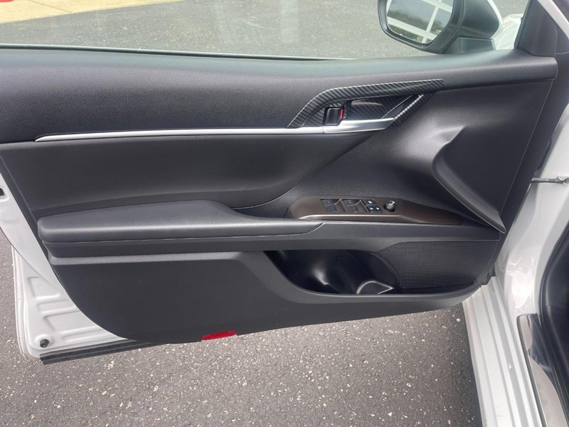 Toyota Camry Vehicle Image 18