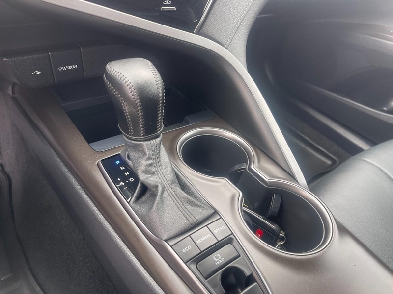 Toyota Camry Vehicle Image 26