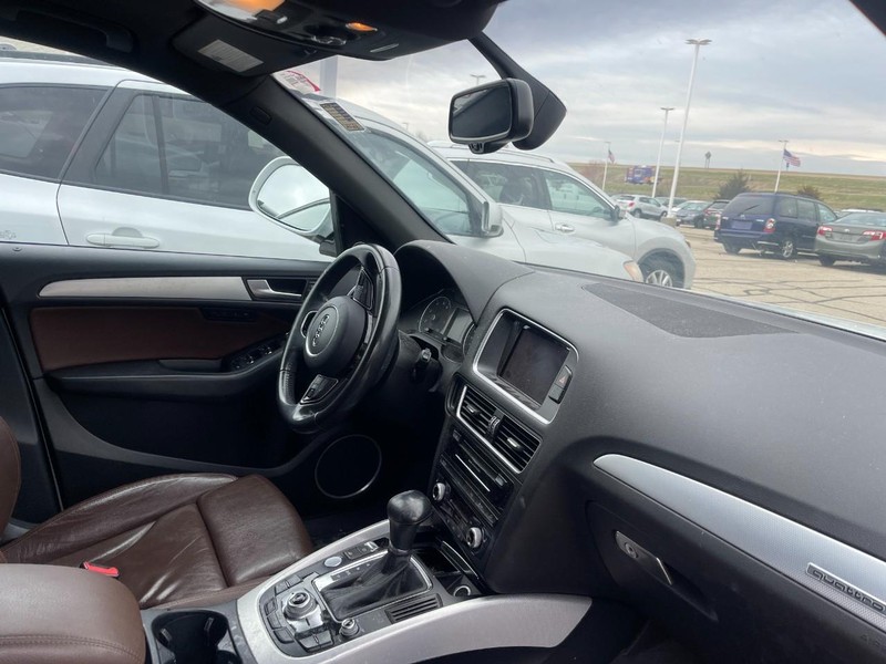 Audi Q5 Vehicle Full-screen Gallery Image 02
