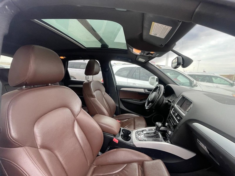 Audi Q5 Vehicle Full-screen Gallery Image 03