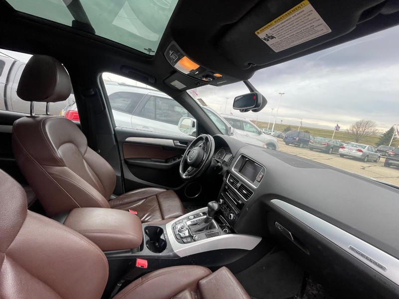 Audi Q5 Vehicle Full-screen Gallery Image 04