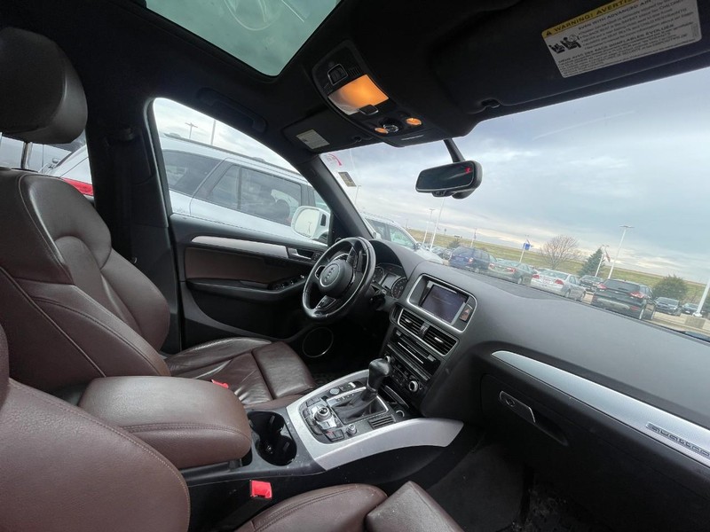 Audi Q5 Vehicle Full-screen Gallery Image 05