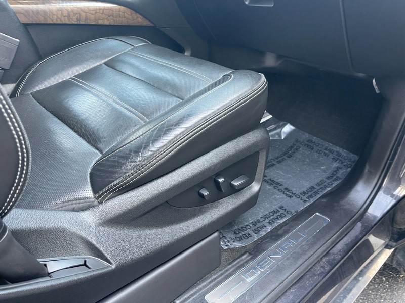 GMC Yukon Vehicle Image 08