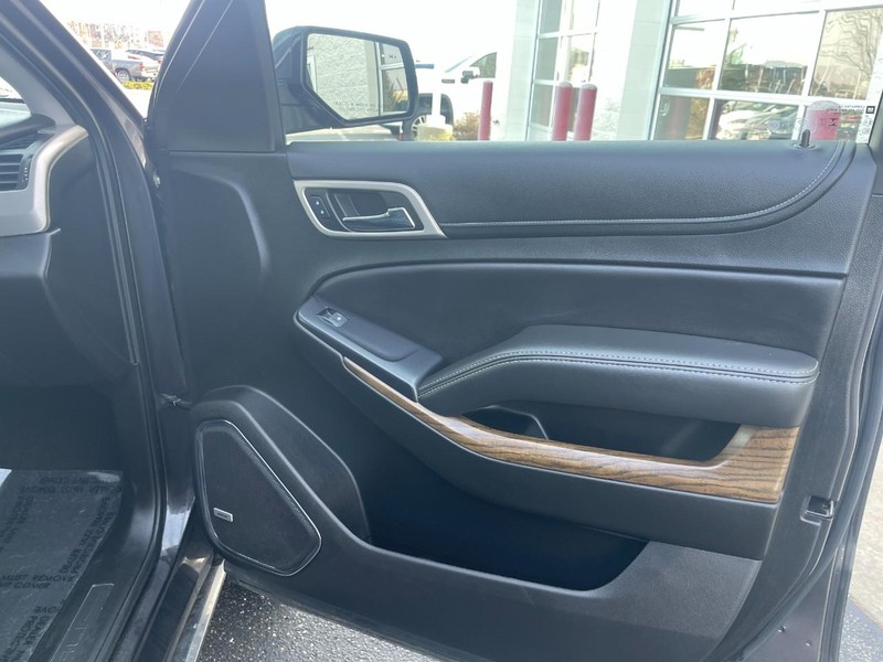 GMC Yukon Vehicle Image 09