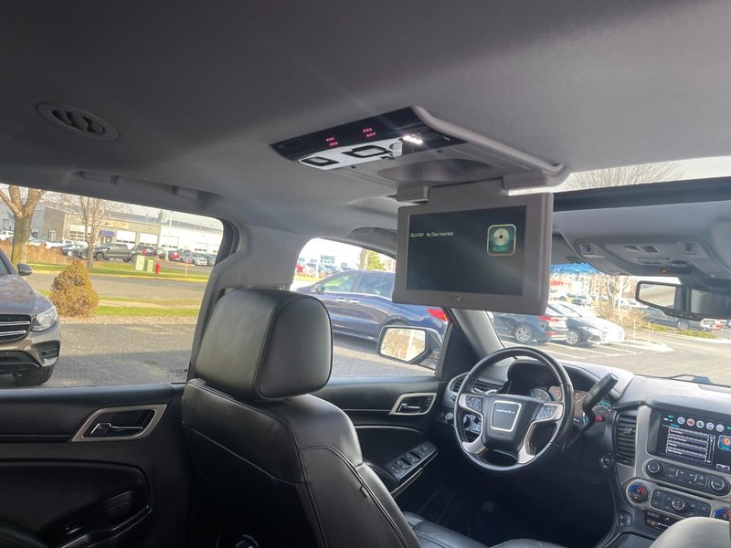 GMC Yukon Vehicle Image 11