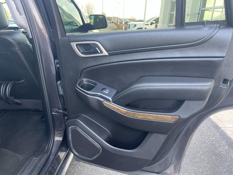 GMC Yukon Vehicle Image 14