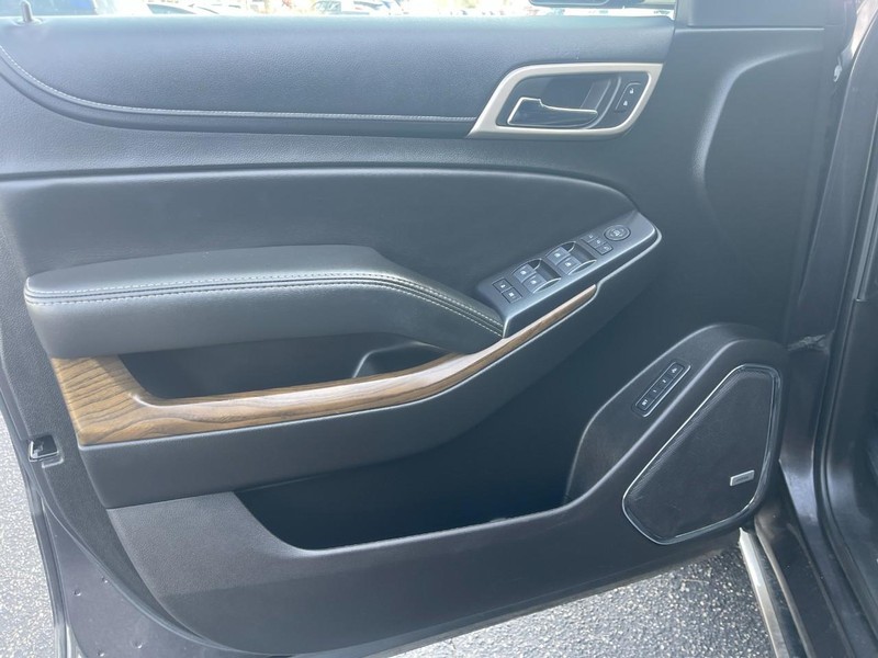 GMC Yukon Vehicle Image 18