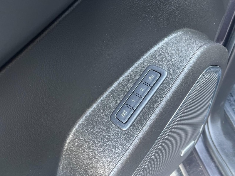 GMC Yukon Vehicle Image 19