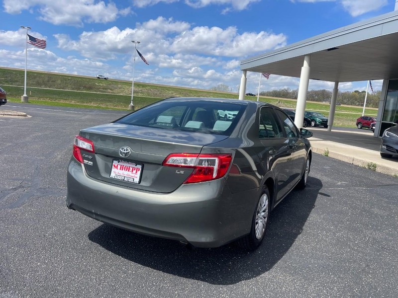 Toyota Camry Vehicle Image 03