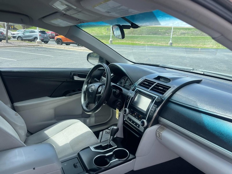 Toyota Camry Vehicle Image 04