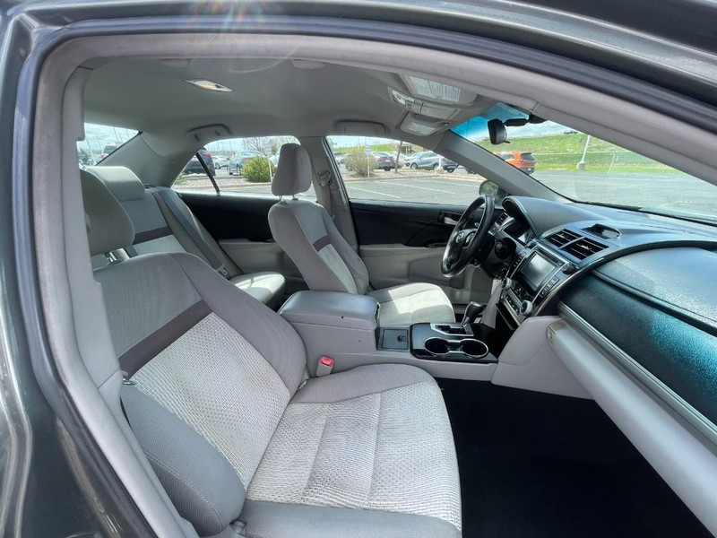 Toyota Camry Vehicle Image 05