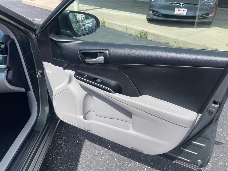 Toyota Camry Vehicle Image 06