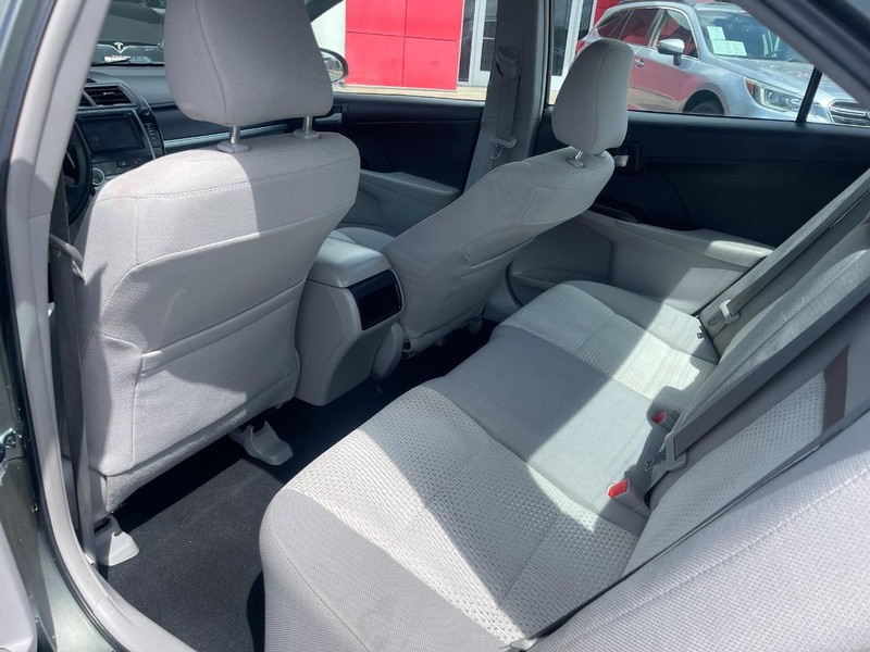Toyota Camry Vehicle Image 09