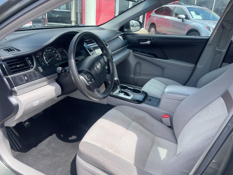 Toyota Camry Vehicle Image 10