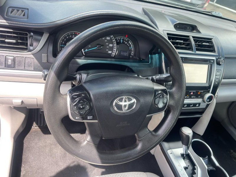 Toyota Camry Vehicle Image 13