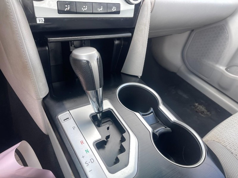 Toyota Camry Vehicle Image 18