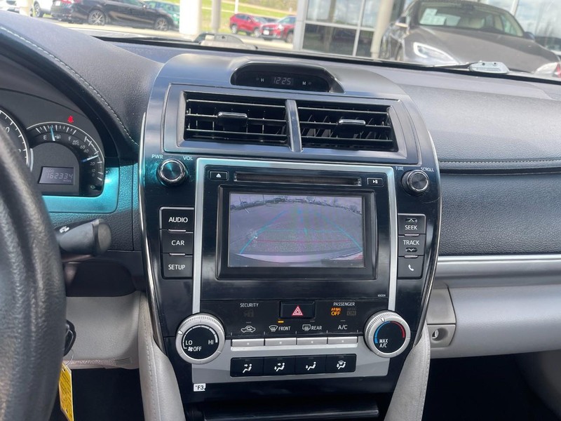 Toyota Camry Vehicle Image 21