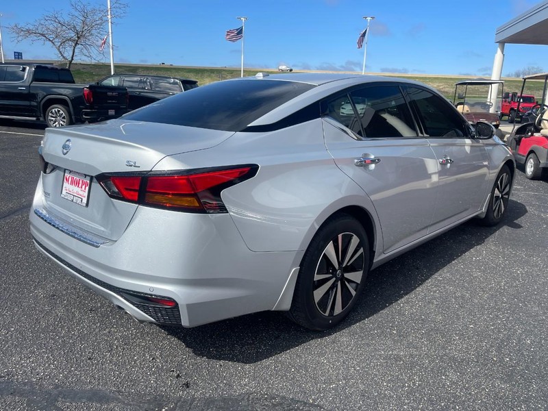 Nissan Altima Vehicle Image 03