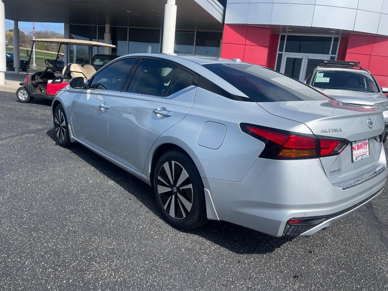 Nissan Altima Vehicle Image 04