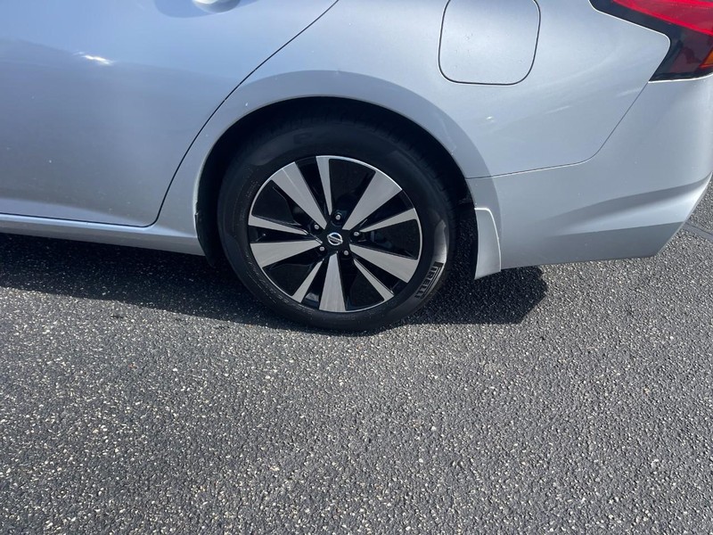 Nissan Altima Vehicle Image 05