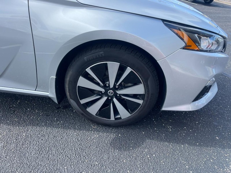 Nissan Altima Vehicle Image 07