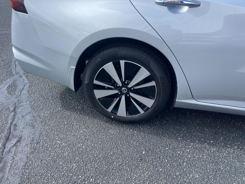 Nissan Altima Vehicle Image 08