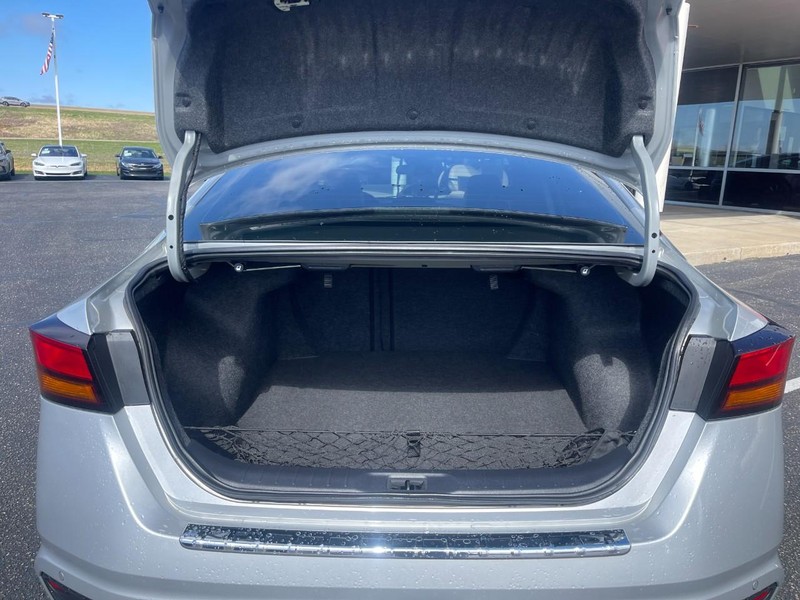 Nissan Altima Vehicle Image 16