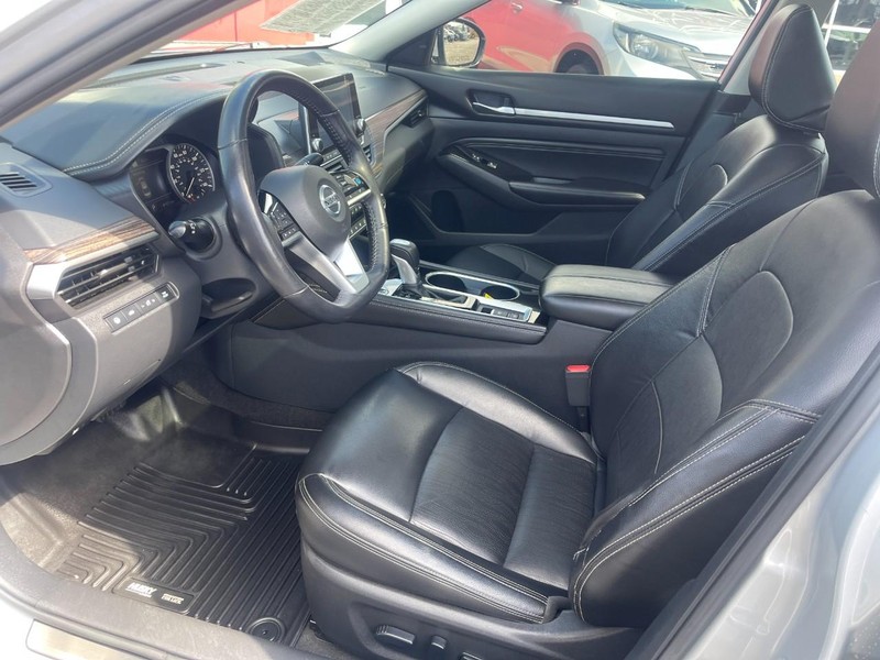 Nissan Altima Vehicle Image 19