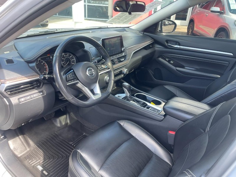 Nissan Altima Vehicle Image 20