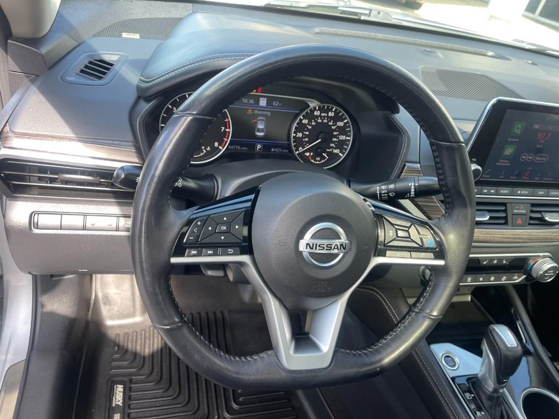 Nissan Altima Vehicle Image 24