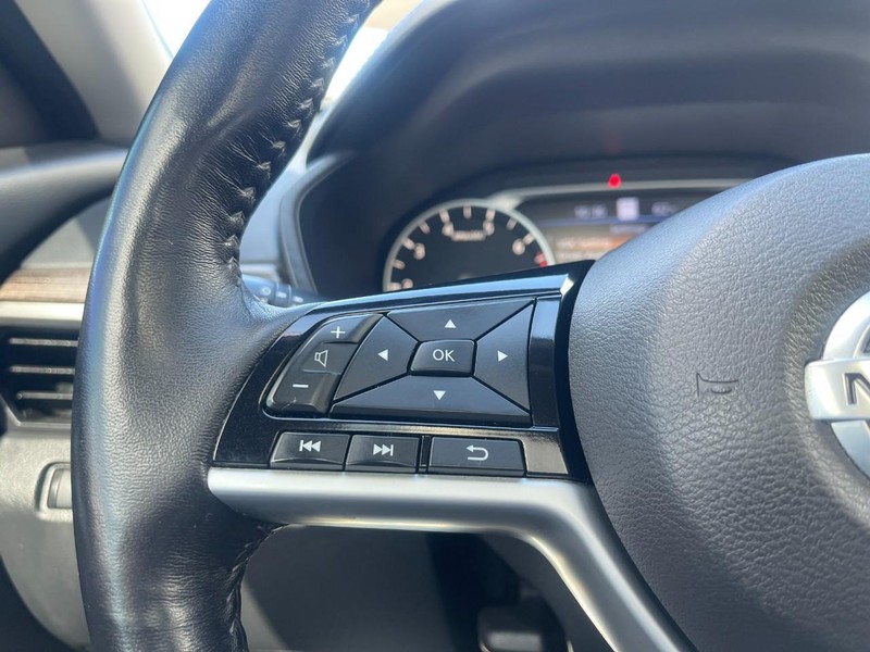 Nissan Altima Vehicle Image 25