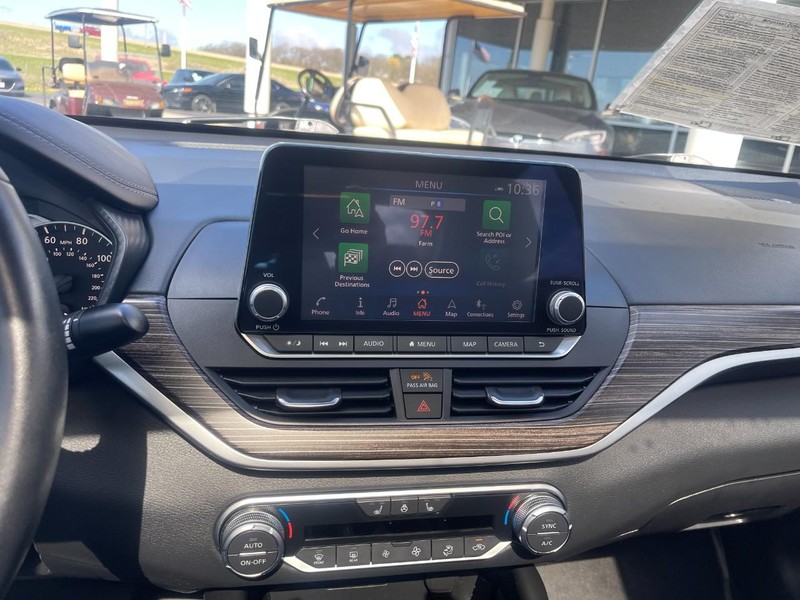 Nissan Altima Vehicle Image 30