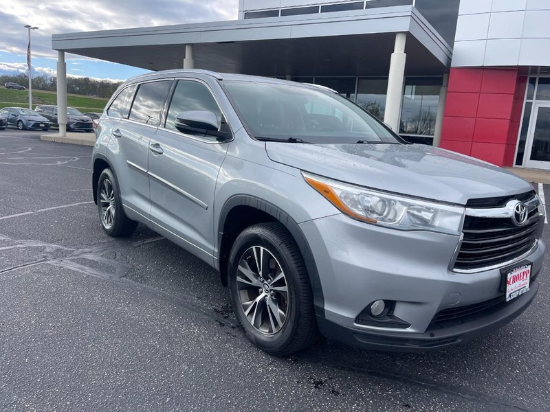 Toyota Highlander Vehicle Image 02