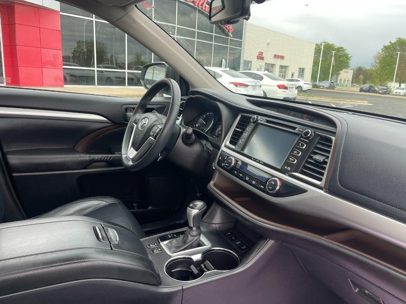 Toyota Highlander Vehicle Image 04