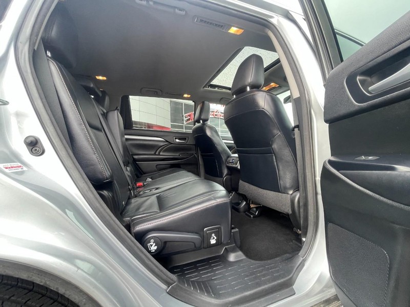Toyota Highlander Vehicle Image 09
