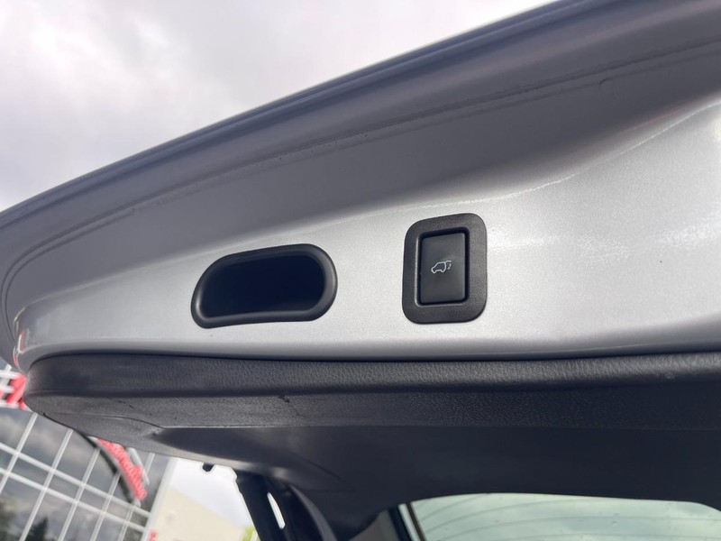 Toyota Highlander Vehicle Image 13