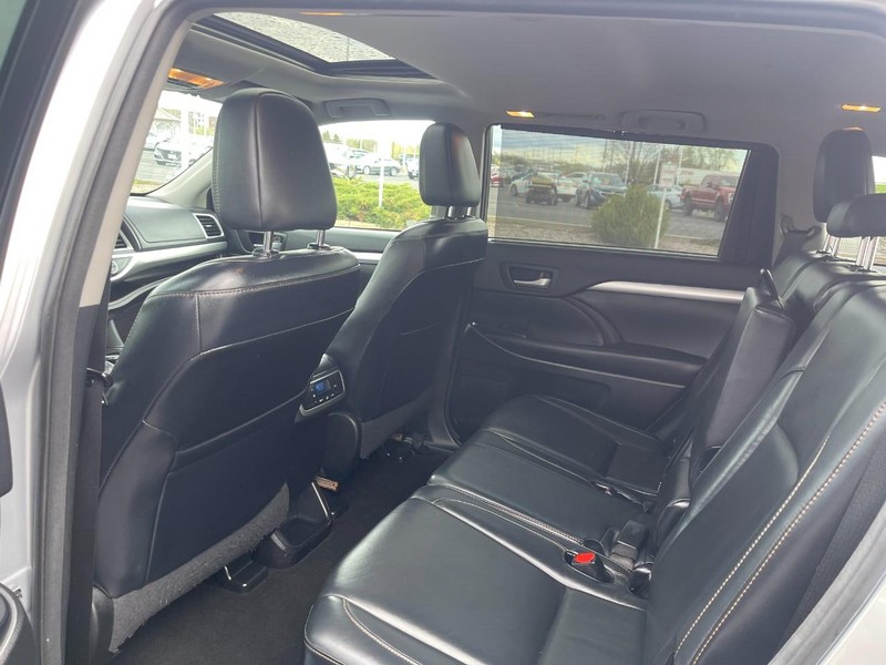 Toyota Highlander Vehicle Image 14