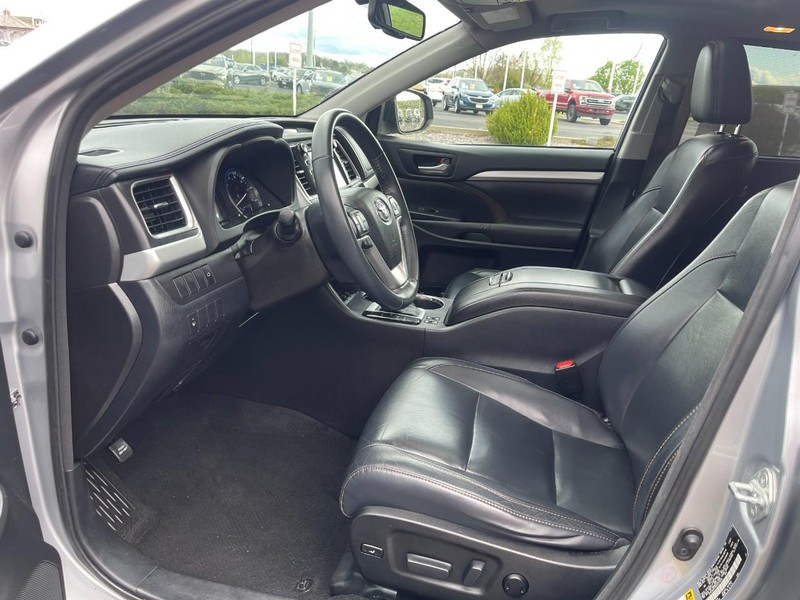 Toyota Highlander Vehicle Image 15