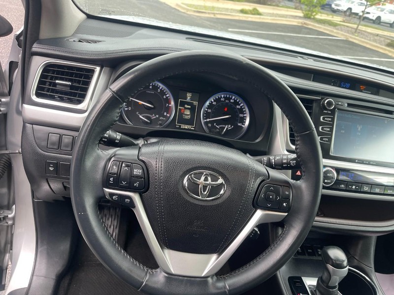 Toyota Highlander Vehicle Image 18