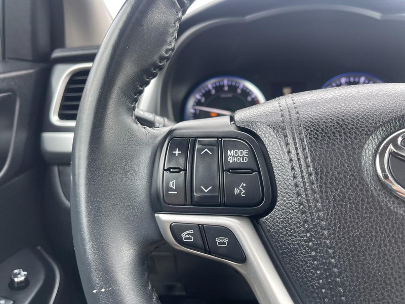 Toyota Highlander Vehicle Image 19