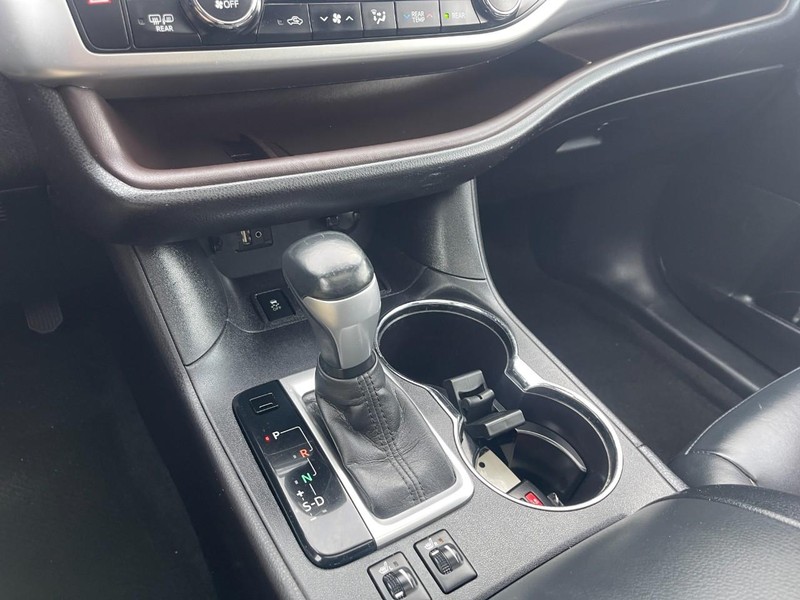 Toyota Highlander Vehicle Image 21