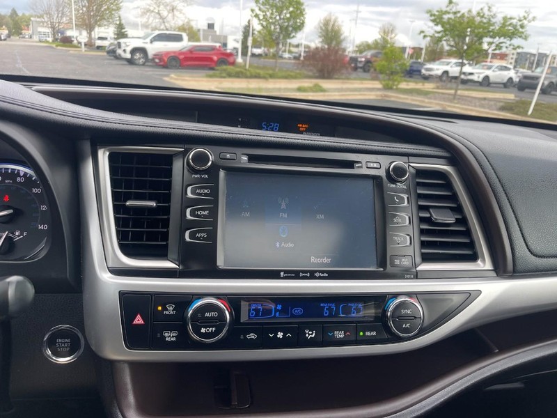 Toyota Highlander Vehicle Image 22